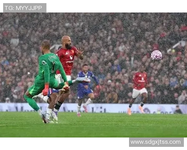 韦伯解读桑切斯红牌事件称抬腿踢姆伯莫属鲁莽行为