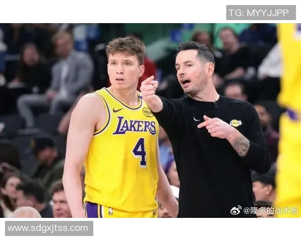 雷迪克谈太阳队合练情况强调球队凝聚力与现实挑战