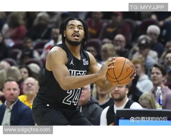 卡梅隆托马斯半场表现抢眼10投6中贡献18分3篮板6助攻1抢断