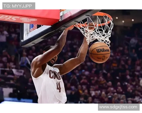 小莫布里半场表现出色7投4中贡献11分4篮板1助攻1盖帽 小莫布里半场表现出色7投4中贡献11分4篮板1助攻1盖帽