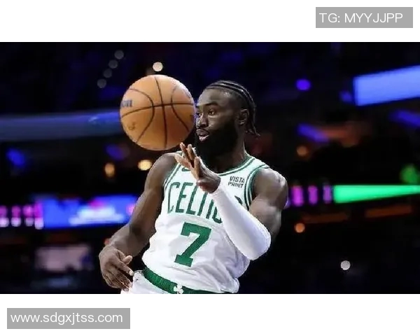 布朗坚守赛场信念：为胜利而战即使带伤也不退缩