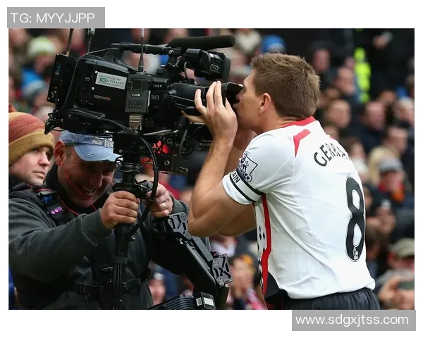 早报:双红会激战正酣曼联绝杀利物浦上演惊心动魄逆转 早报:双红会激战正酣曼联绝杀利物浦上演惊心动魄逆转