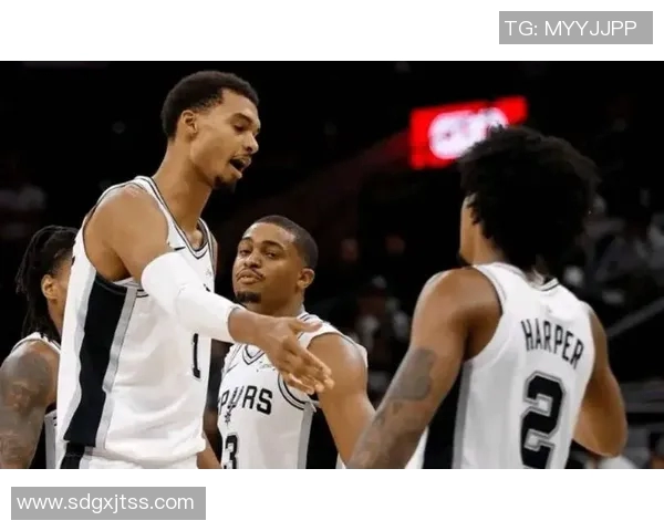 维金斯表现平平全场最低正负值21贡献18分4篮板三分球命中率不佳 维金斯表现平平全场最低正负值21贡献18分4篮板三分球命中率不佳