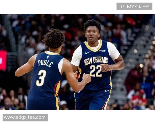 西蒙斯豪泽米诺特三人联手发威合砍53分助力球队逆转胜利