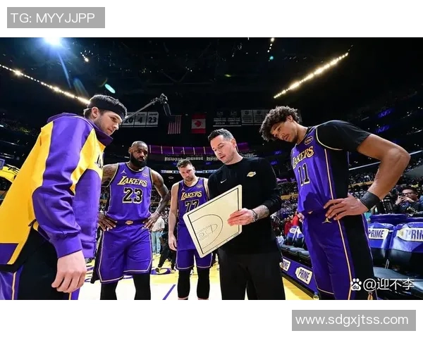 湖人快船球迷现场互动引发热议比卢普斯与FBI成焦点话题