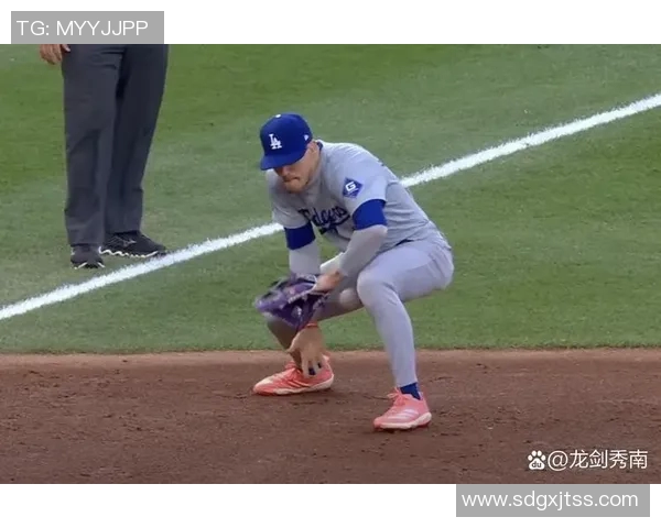 瓦妮莎携女儿观赛道奇不敌对手MLB世界大赛G4令人惋惜