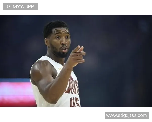 米切尔半场表现抢眼16分钟内高效贡献12分3板1助1断1帽