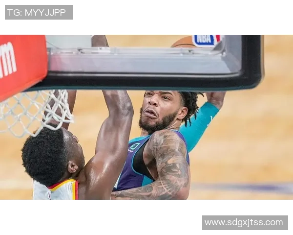 迈尔斯布里奇斯上半场表现出色8投3中贡献14分3助攻并罚球全中