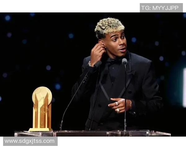 卫报评选百大球星登贝莱夺冠亚马尔维蒂尼亚紧随其后梅西C罗排名揭晓